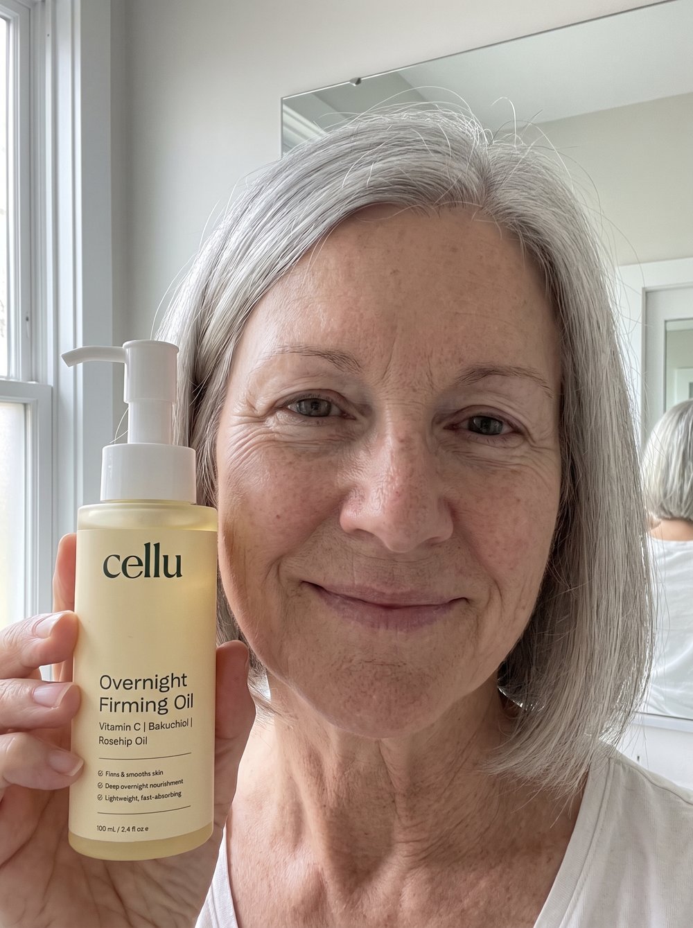 Verified customer holding the Cellu Overnight Firming Oil